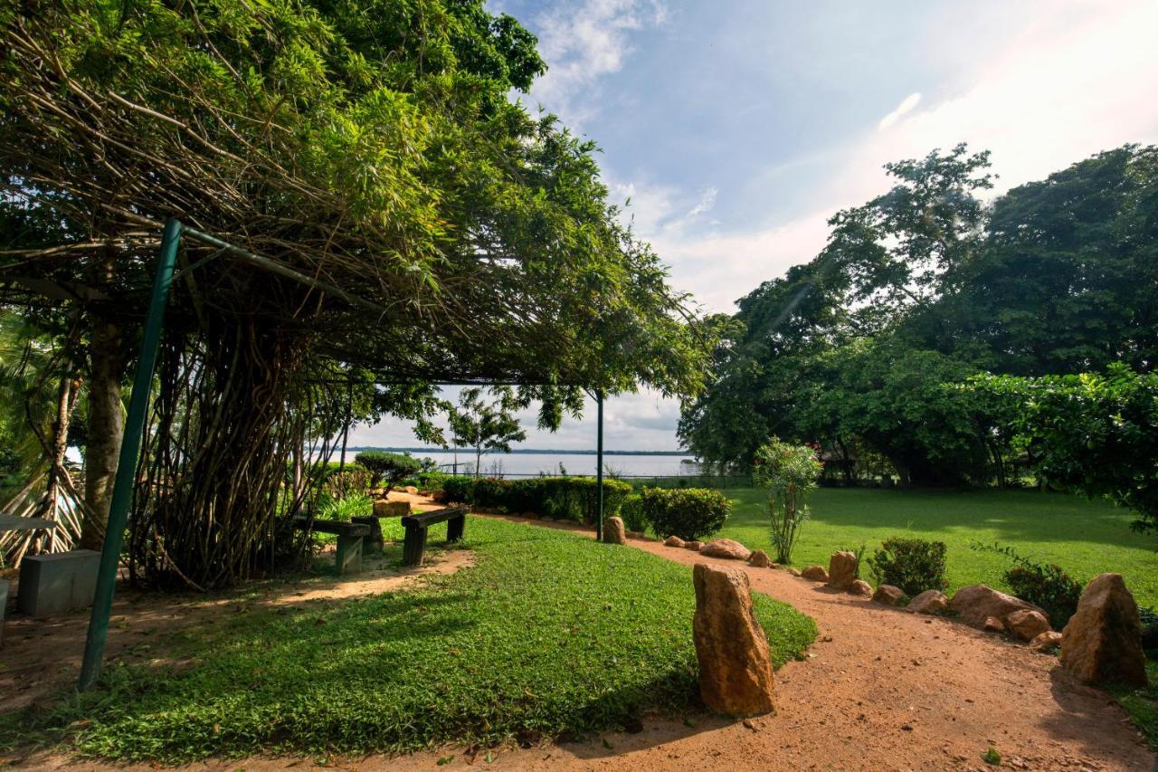 Miridiya Lake Resort Anuradhapura Bagian luar foto