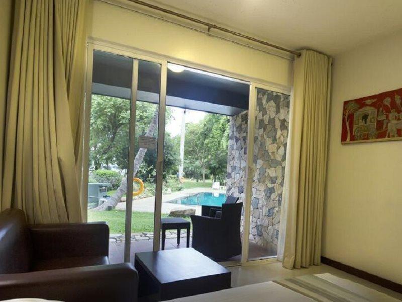 Miridiya Lake Resort Anuradhapura Bagian luar foto