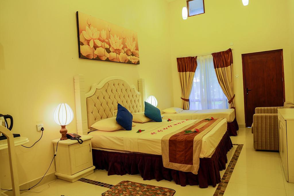Miridiya Lake Resort Anuradhapura Bagian luar foto